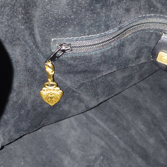 Authentic Vintage Gucci Large Leather Drawstring Bucket Bag — Rare 1990s Piece - Picture 8 of 13